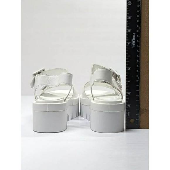 Kendall + Kylie Women's White Treaded Wave Leather Sandals Size 7 M (MSRP $125) - Picture 8 of 10